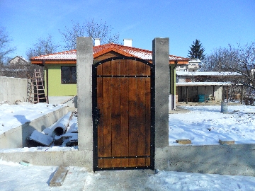 Дворни врати