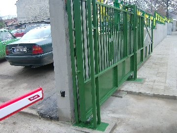 Дворни врати