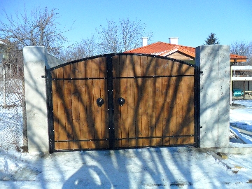 Дворни врати