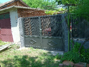 Дворни врати