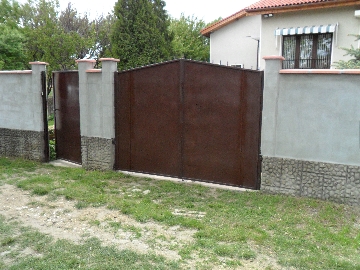 Дворни врати