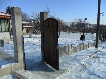 Дворни врати