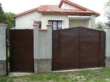Дворни врати