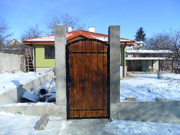 Дворни врати