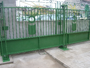 Дворни врати