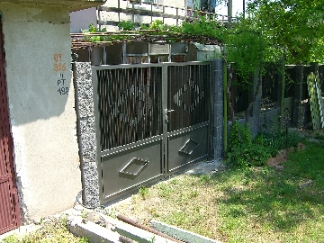 Дворни врати