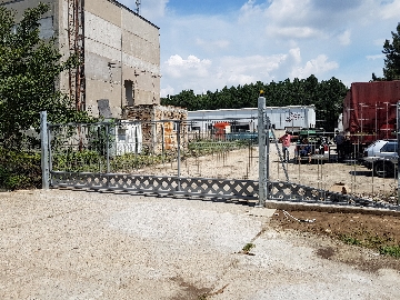 Подвижни конзолни врати