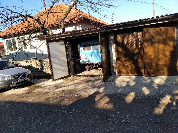 Двукрили метални врати