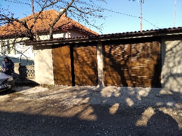 Двукрили метални врати