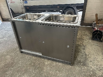Работни маси от неръждаема стомана